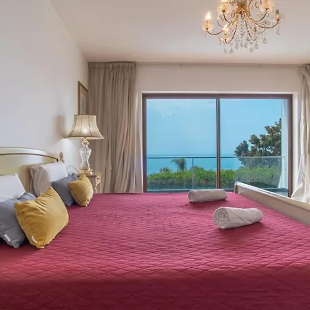 Star With Private Heated Pool In Villa Funchal (Madeira)