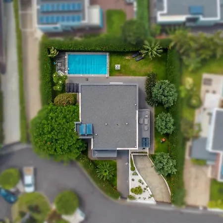 Star With Private Heated Pool In Villa